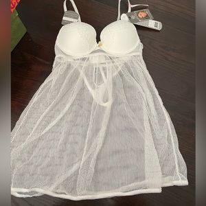 Daisy Fuentes baby doll set